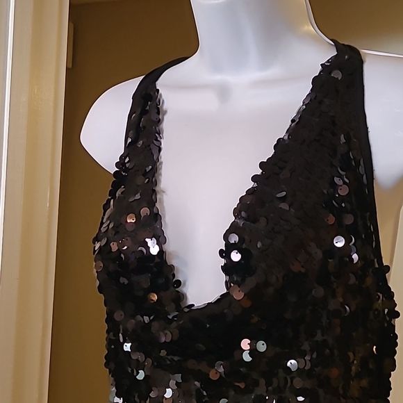 🧡2/$15 Bundle**Boutique Black draping front Sequin Party Top size medium - Picture 3 of 4